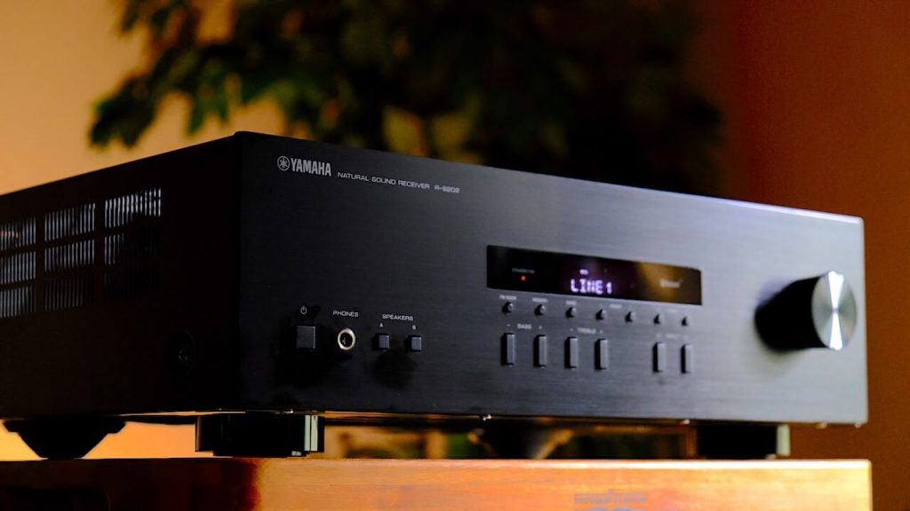 YAMAHA R-S202BL Stereo Receiver